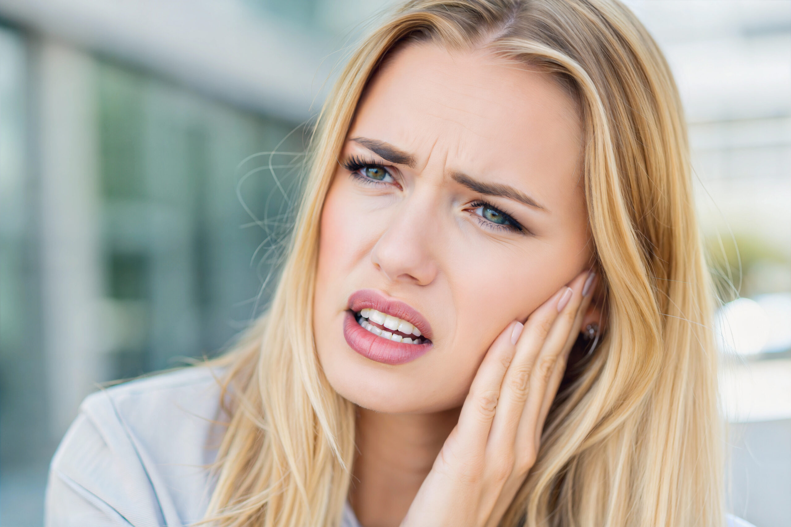 vecteezy_portrait-of-young-woman-having-a-bad-toothache-sore-tooth_55672407 Image by Karlo Curis